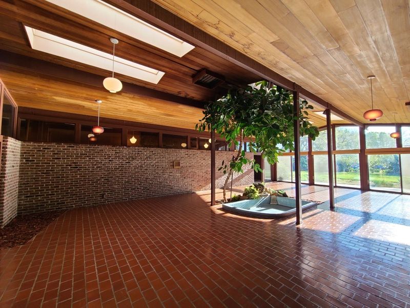 607 N 3rd St, Lindsborg, KS 67456