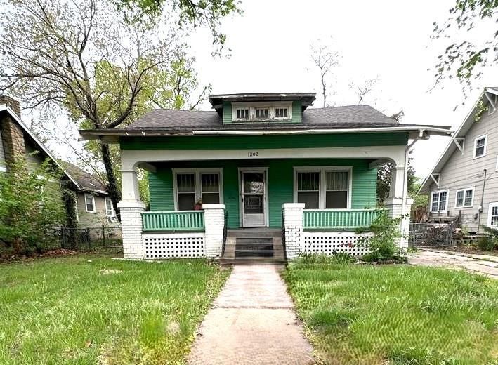 1202 S 9th St, Salina, KS 67401