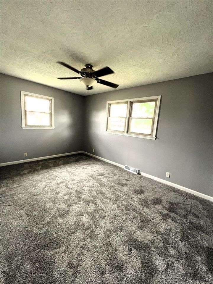 400 Otto Ave, Salina, KS 67401