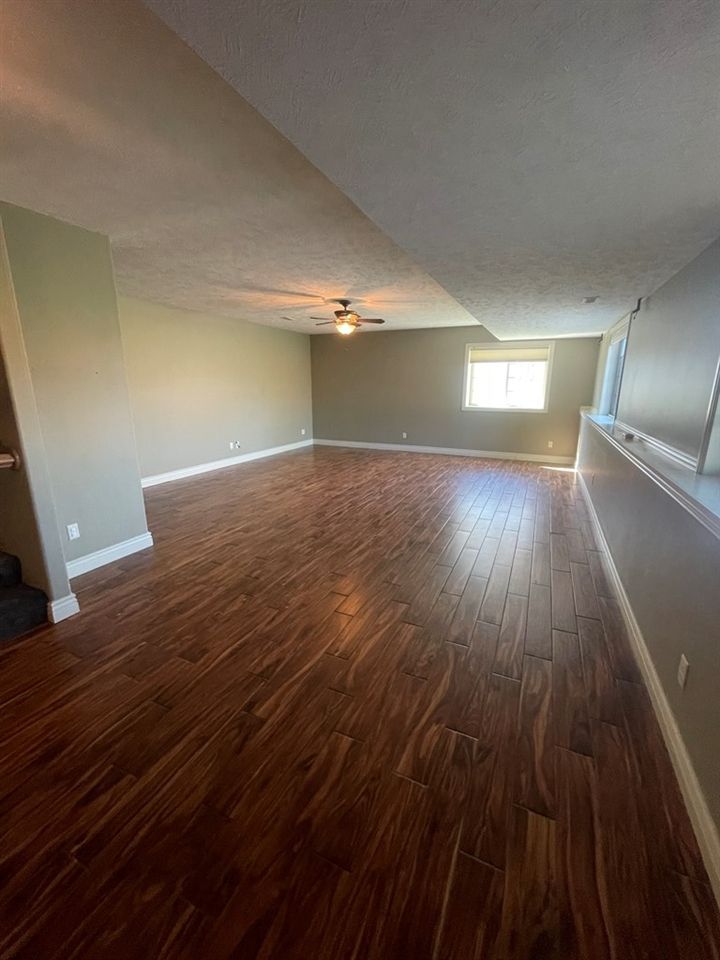 2204 Brookefield Dr, Salina, KS 67401
