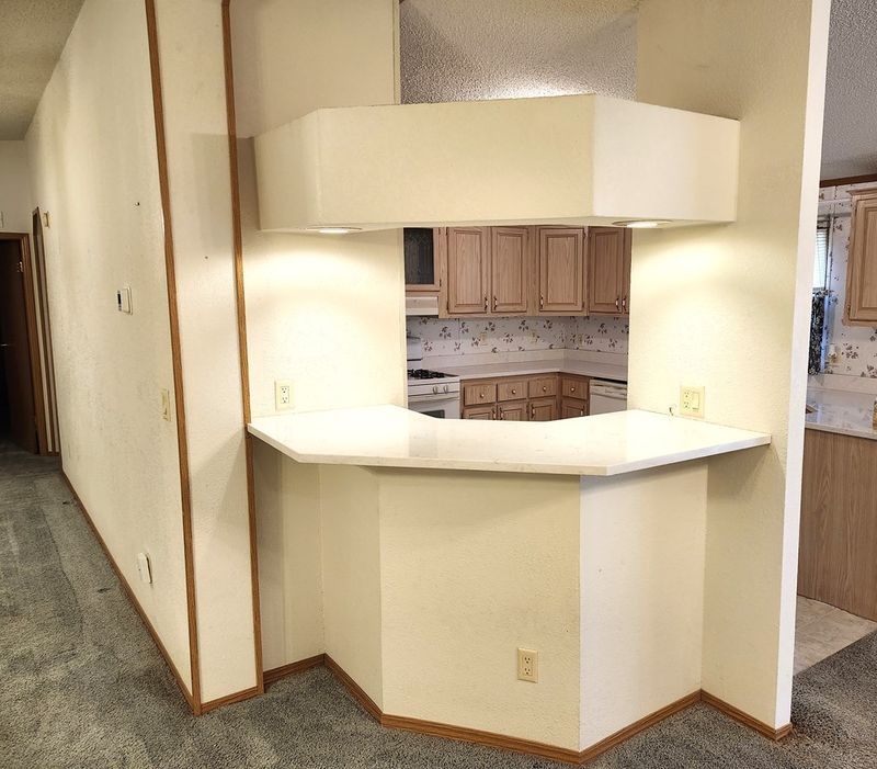710 Huehl Cir, Salina, KS 67401