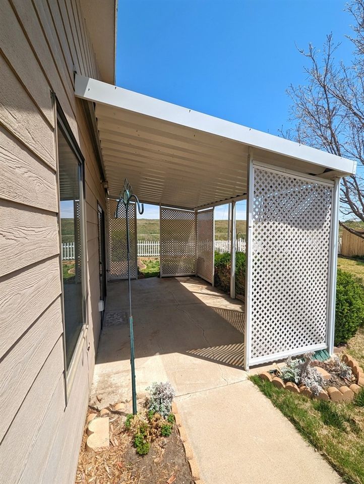 1623 Kaci Cir, Salina, KS 67401
