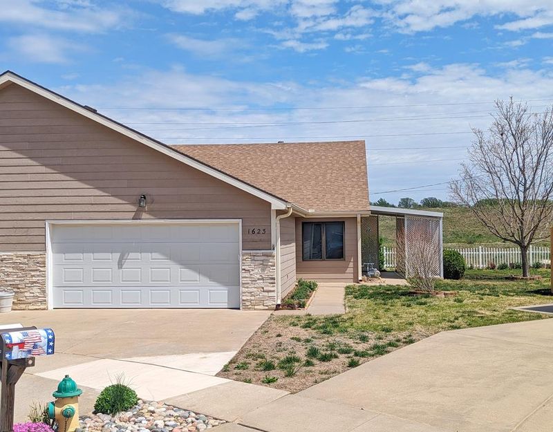 1623 Kaci Cir, Salina, KS 67401