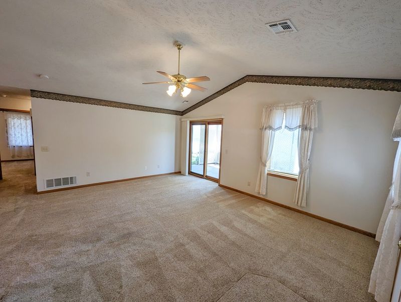 1623 Kaci Cir, Salina, KS 67401