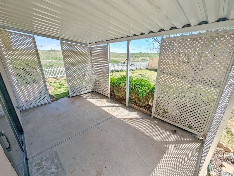 1623 Kaci Cir, Salina, KS 67401