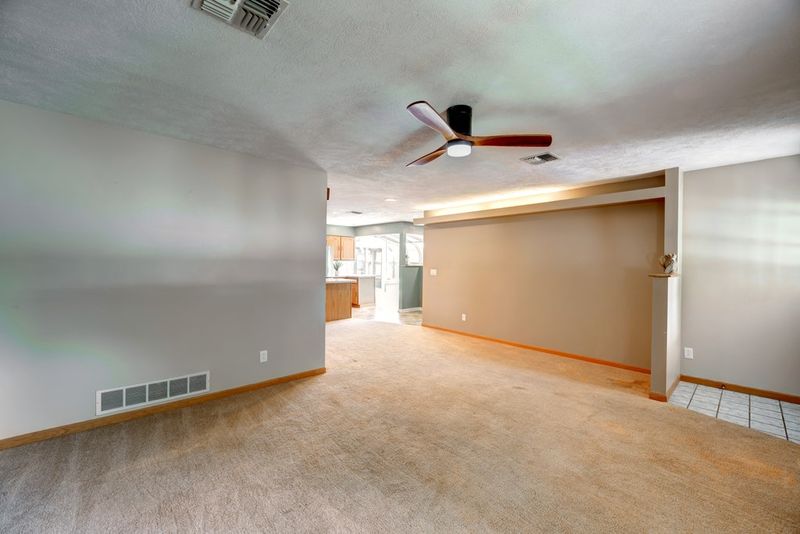 1401 Meyer Dr, Salina, KS 67401