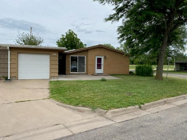 156 Taylor Ct, Salina, KS 67401