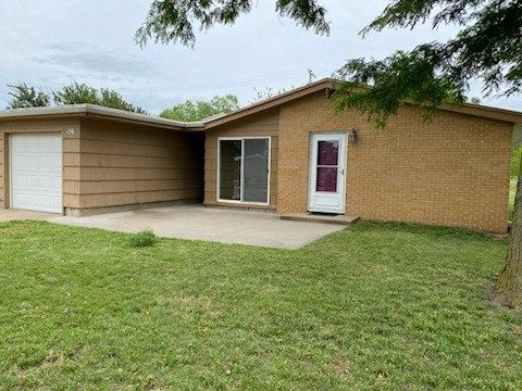 156 Taylor Ct, Salina, KS 67401