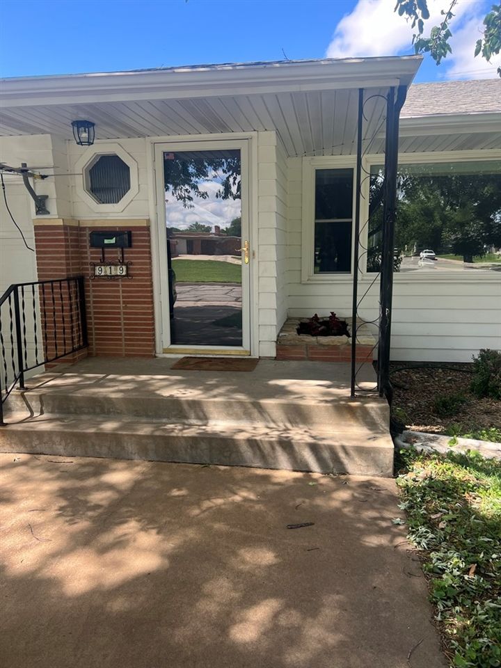 919 Mcadams Rd, Salina, KS 67401
