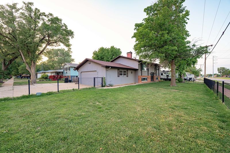 2540 Belmont Blvd, Salina, KS 67401