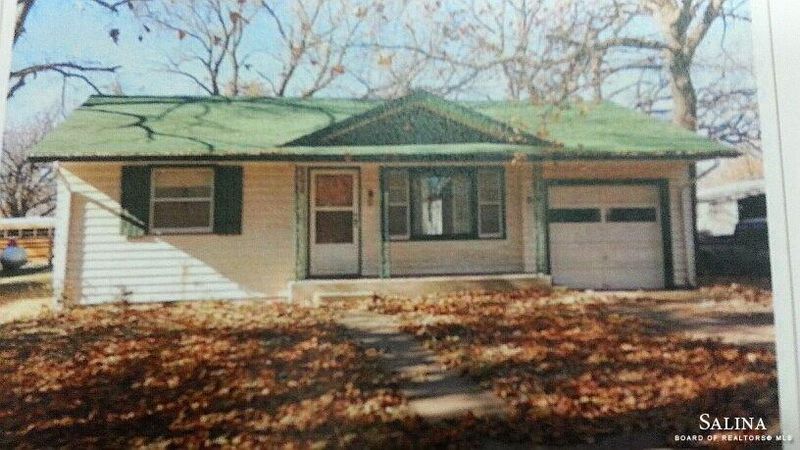 215 N Struble St, Bennington, KS 67422