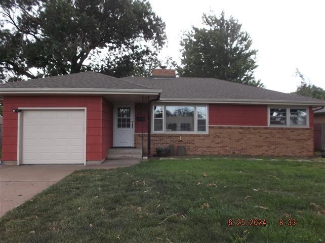 1941 9th St Pl, Salina, KS 67401