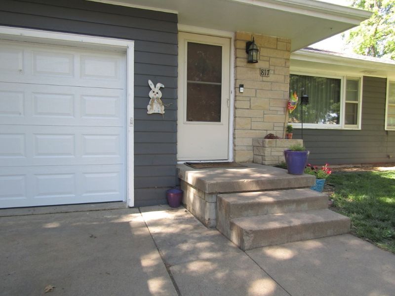 817 E Jewell Ave, Salina, KS 67401