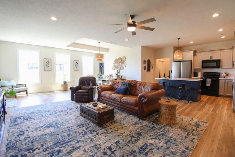 2606 Stonepost Ln, Salina, KS 67401