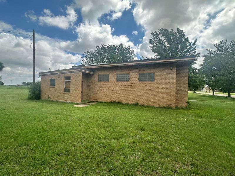 110 E 1st St, Kinsley, KS 64701