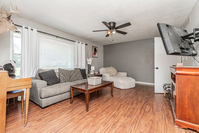 654 Rockview Rd, Salina, KS 67401