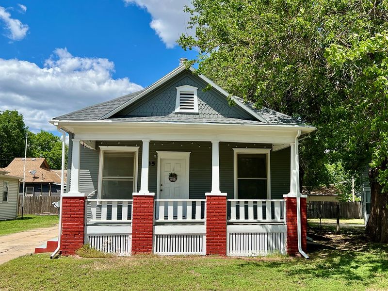 905 E Ash St, Salina, KS 67401
