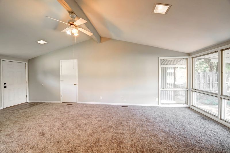 1325 Derby St, Salina, KS 67401