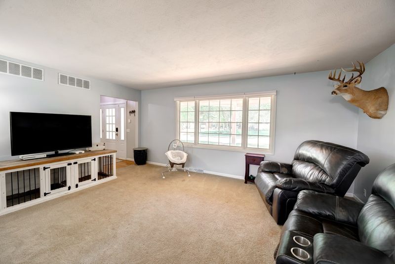 2029 Queens Rd, Salina, KS 67401