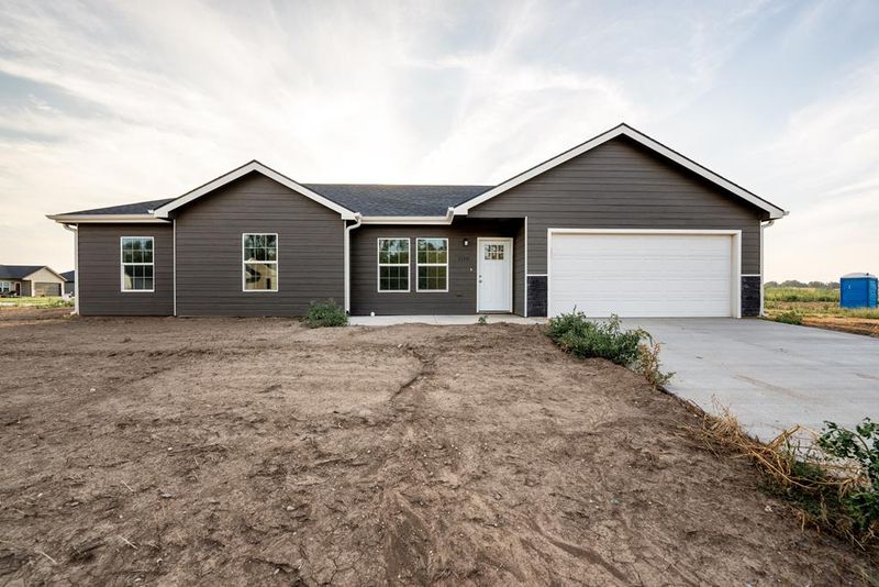 3120 Paradise Ln, Salina, KS 67401