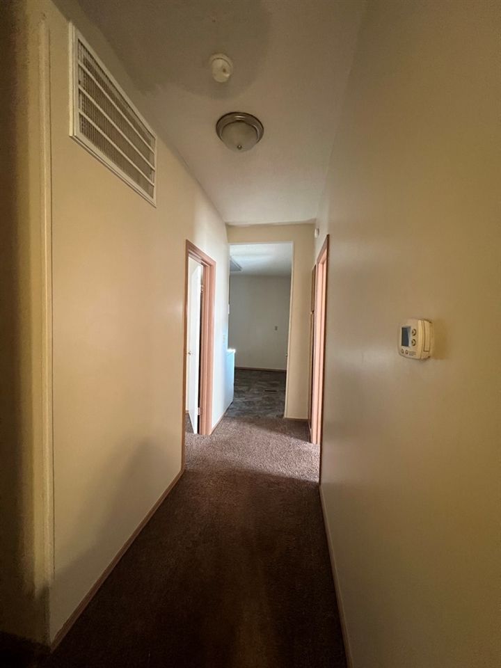902 Park St, Salina, KS 67401