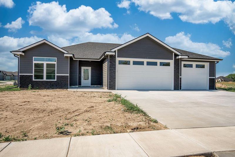 1218 North Shore Dr, Salina, KS 67401