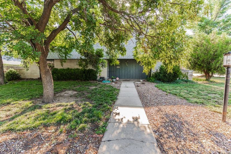 543 Beechwood Rd, Salina, KS 67401