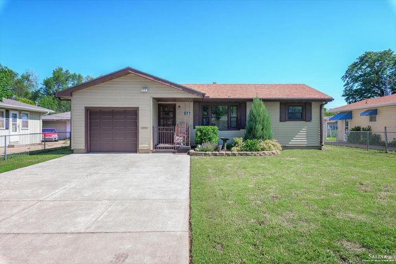 818 Maple Ave, Salina, KS 67401