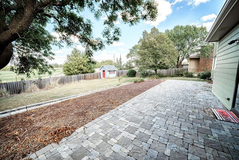 2543 Argonne Dr, Salina, KS 67401