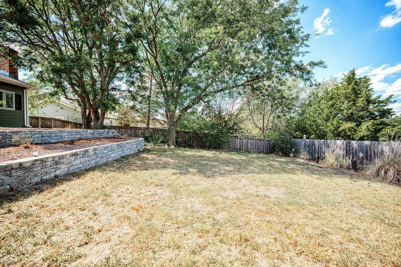2543 Argonne Dr, Salina, KS 67401