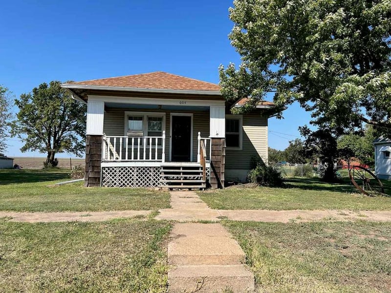604 S Main St, Bushton, KS 67427