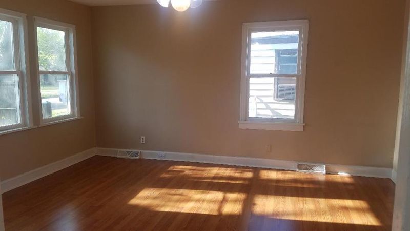 1016 N 12th St, Salina, KS 67401