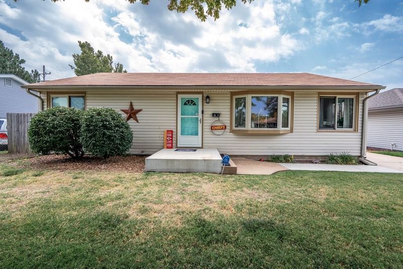 1012 Mcadams Rd, Salina, KS 67401
