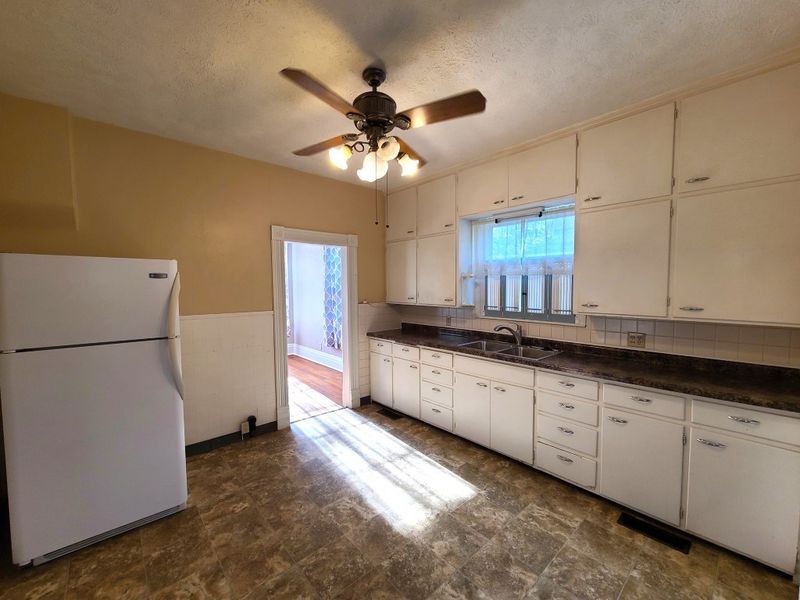 223 N 3rd St, Lindsborg, KS 67456