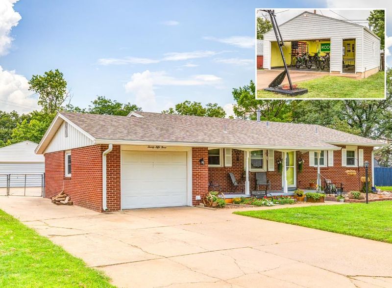 2053 Roach St, Salina, KS 67401