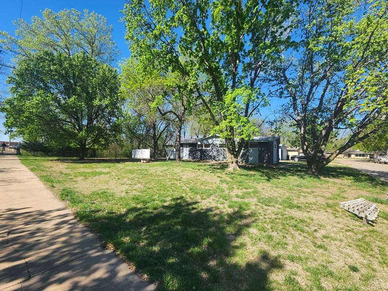 1001 Merrily Cir, Salina, KS 67401