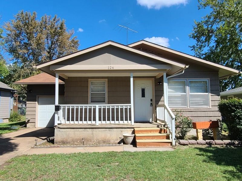 124 N Cedar St, Lindsborg, KS 67456