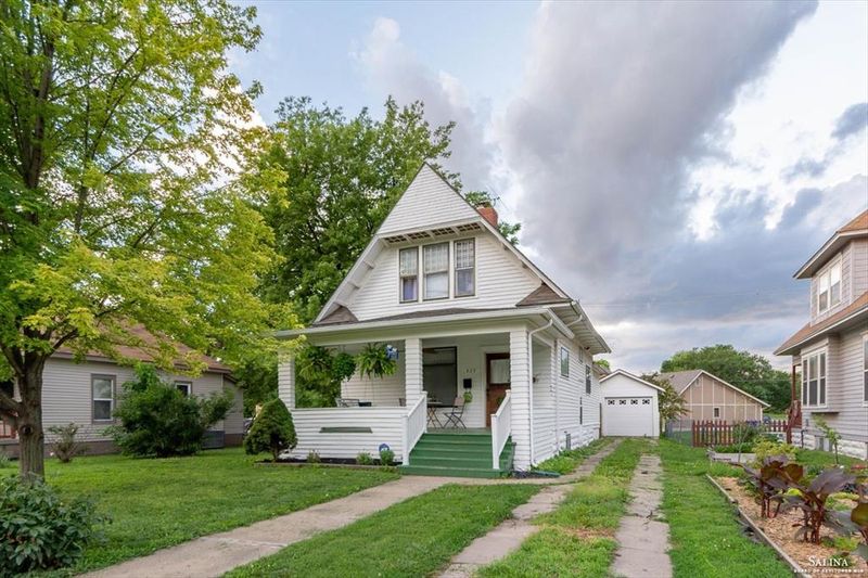829 N Main St, Lindsborg, KS 67456