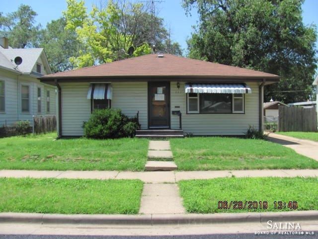742 Merrill St, Salina, KS 67401