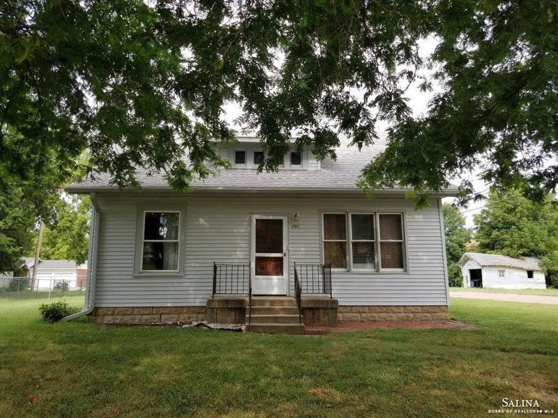 202 S Jackson St, Marquette, KS 67464