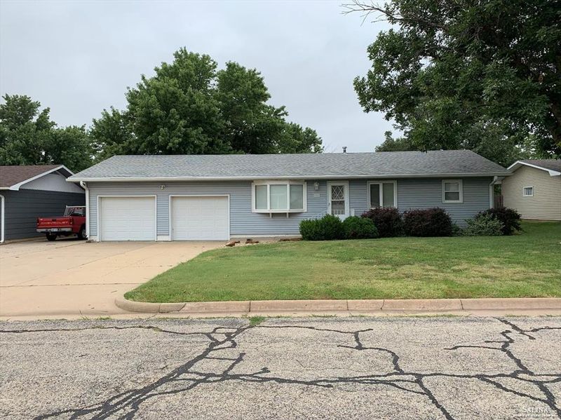 307 E 11th St, Ellsworth, KS 67439