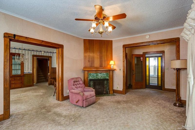 934 Highland Ave, Salina, KS 67401
