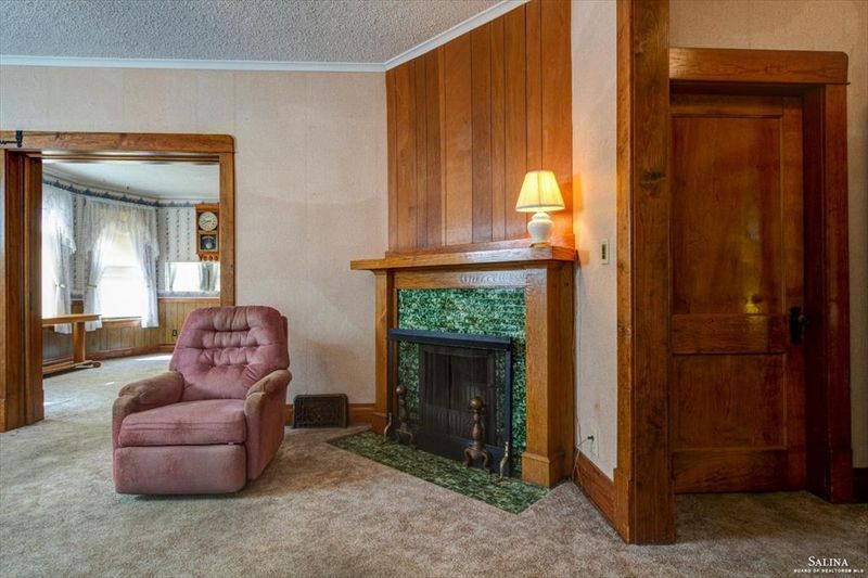 934 Highland Ave, Salina, KS 67401