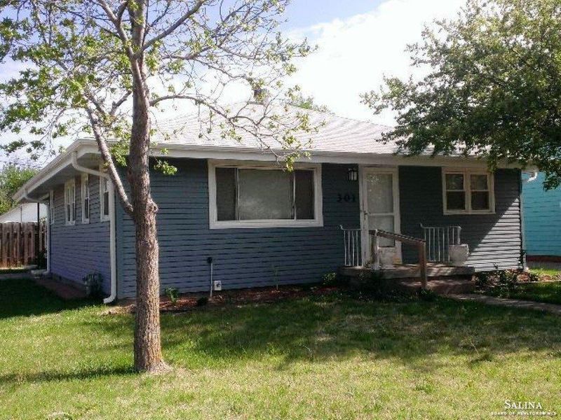 301 Anderson St, Salina, KS 67401