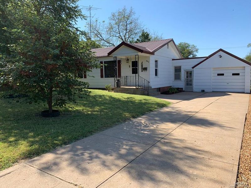 204 E 6th St, Ellsworth, KS 67439