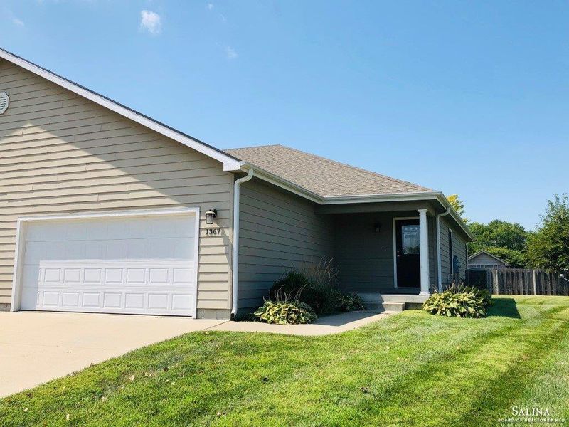 1367 Eaglecrest Ave, Salina, KS 67401
