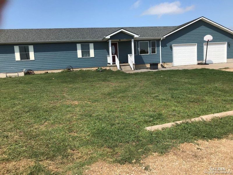 1511 Elk Rd, Bennington, KS 67422