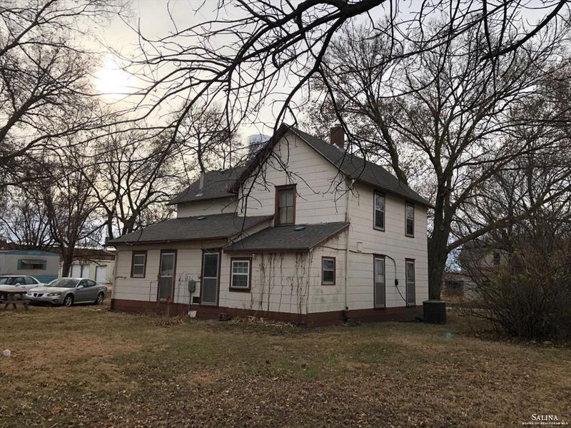 212 S Washington St, Delphos, KS 67436