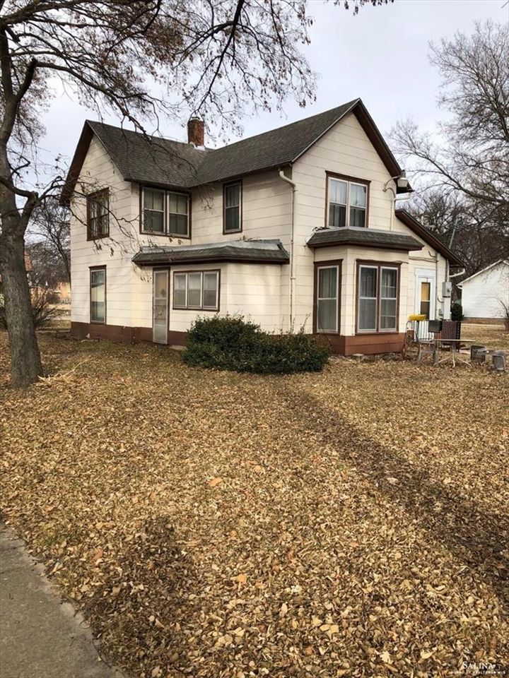 212 S Washington St, Delphos, KS 67436