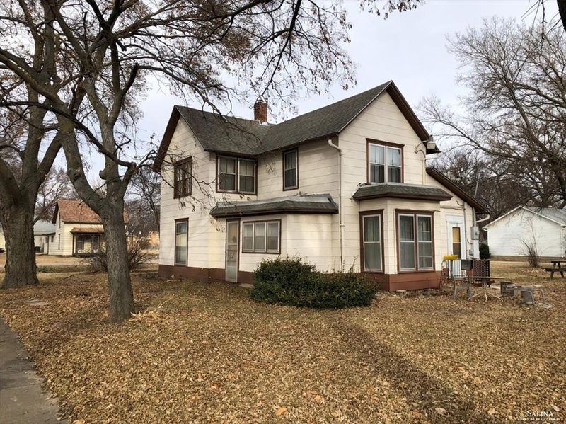 212 S Washington St, Delphos, KS 67436